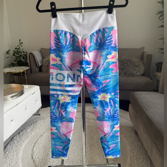 Pink White Blue Tropical Fitness Outfit set Bra and Leggings Size Medium New NWT - Picture 7 of 15